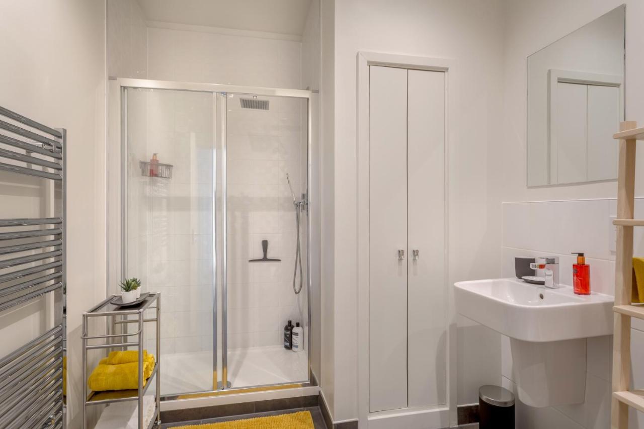 Luxury Serviced Apartments Stevenage, Hertfordshire ภายนอก รูปภาพ