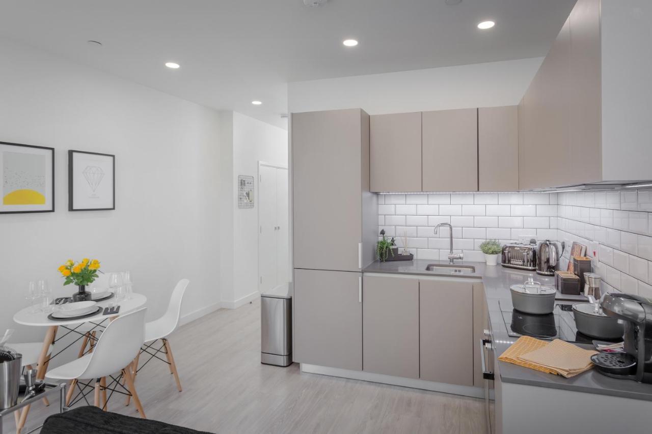 Luxury Serviced Apartments Stevenage, Hertfordshire ภายนอก รูปภาพ