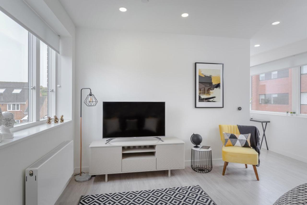 Luxury Serviced Apartments Stevenage, Hertfordshire ภายนอก รูปภาพ