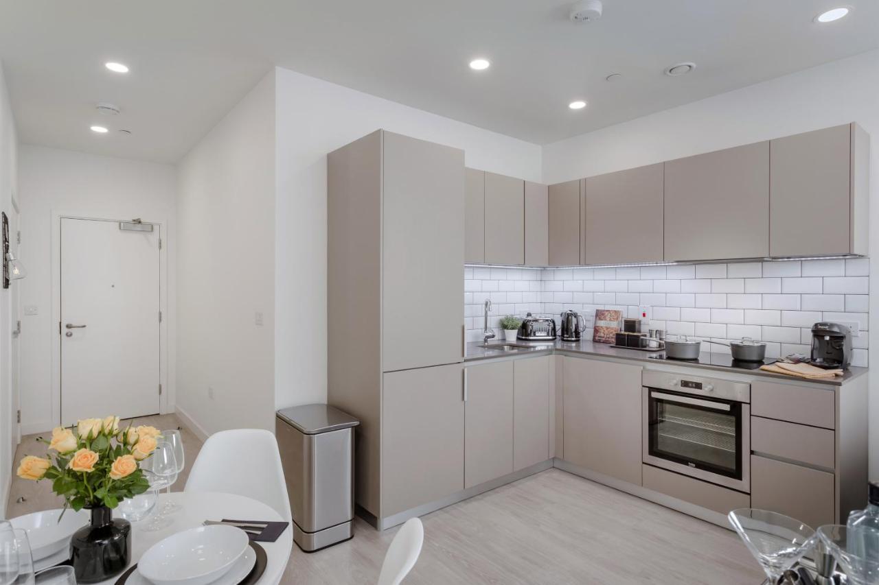 Luxury Serviced Apartments Stevenage, Hertfordshire ภายนอก รูปภาพ