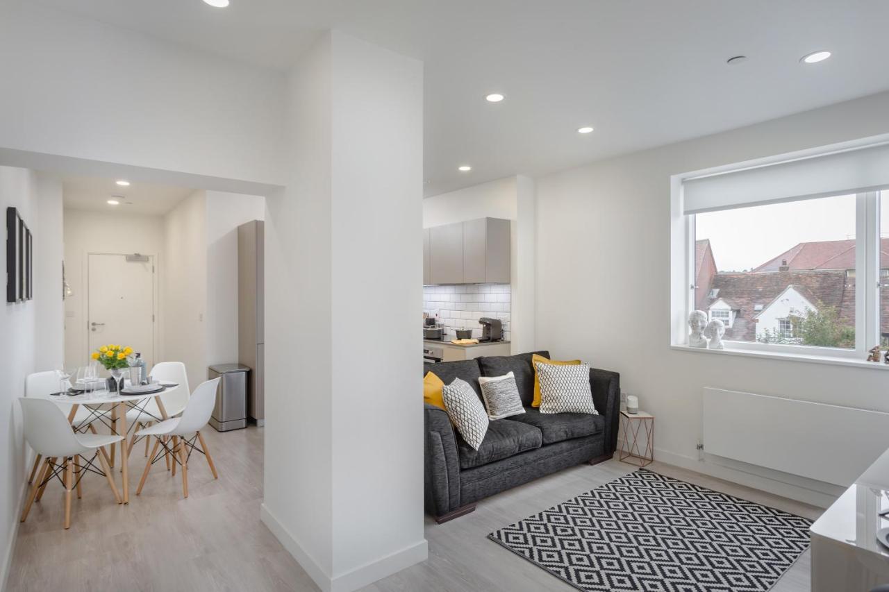 Luxury Serviced Apartments Stevenage, Hertfordshire ภายนอก รูปภาพ